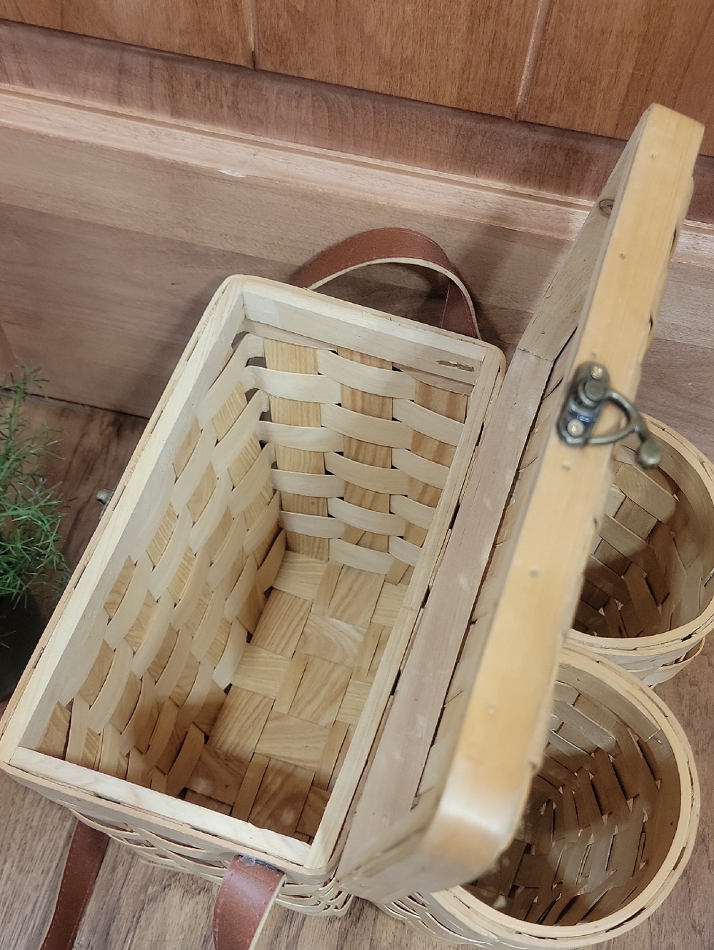 Split Cedar Picnic & Wine Basket - Picture 6 of 13